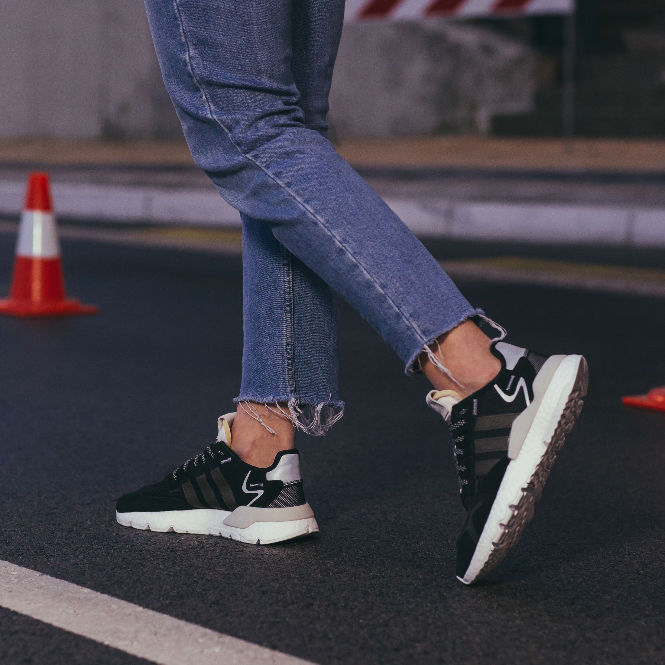 Adidas nite cheap jogger cena